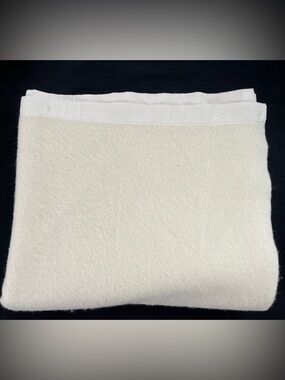 Vintage Chatham 100% Wool Bed Blanket Satin Trim 102 x 90 King Queen Ivory USA